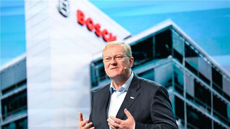 Bosch kürzt Arbeitszeit von 600 Beschäftigten Angesichts des Wandels in der Autoindustrie rechnete Bosch-Chef Hartung zuletzt mit weiteren Sparprogrammen. (Archivbild)