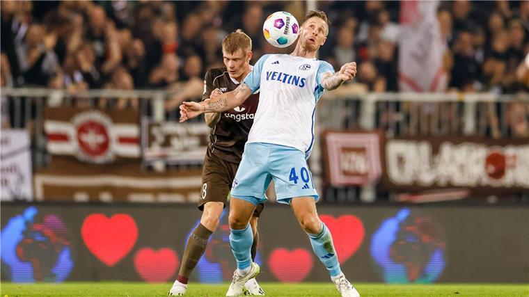 Schalke und Angreifer Polter lösen Vertrag auf Angreifer Sebastian Polter hat sich mit dem FC Schalke auf eine vorzeitige Vertragsaufslösung geeinigt.