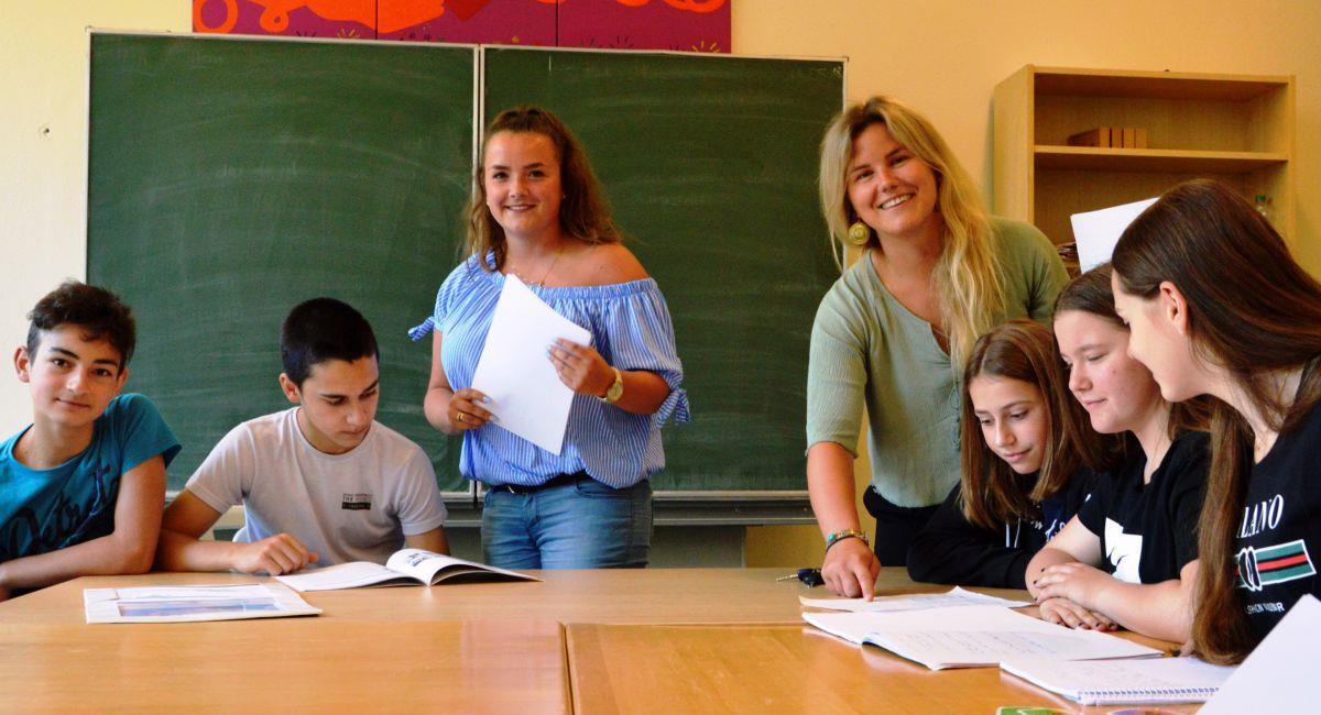 Nordenhamer Schule überzeugt angehende Lehrerinnen Anika Kossak und Yella Böger unterrichten gern an der Oberschule 1.