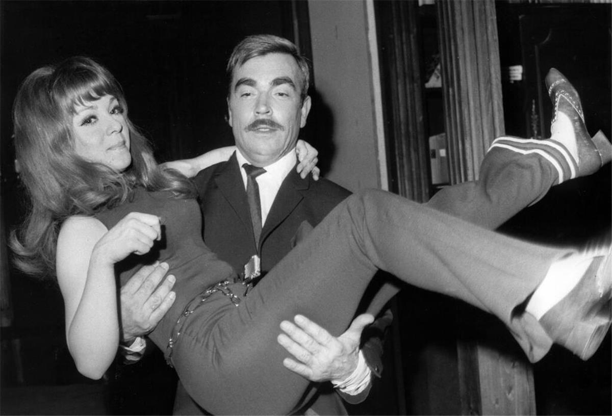 Die kleine freche Frau: Schauspielerin Anita Kupsch ist tot Anita Kupsch spielte auch viel Theater, so etwa 1968 mit Claus Biederstaedt an der Berliner Komödie am Kurfürstendamm.