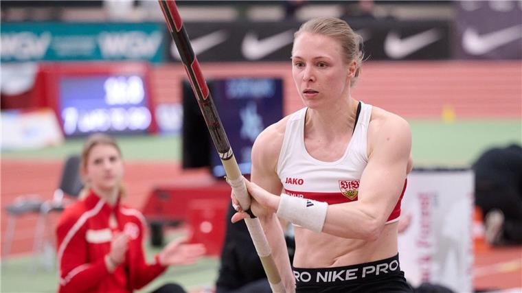 Dreispringer Heß zum neunten Mal deutscher Hallenmeister Anjuli Knäsche verteidigte ihren Titel im Stabhochsprung.