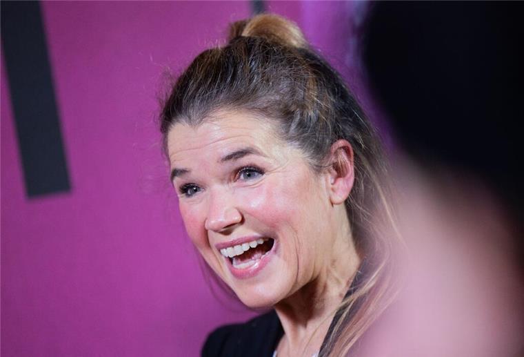 Engelke über Witze von früher und Lasagne auf dem Sofa Anke Engelke, Schauspielerin und Komikerin, sorgt sich um das gesellschaftliche Miteinander.
