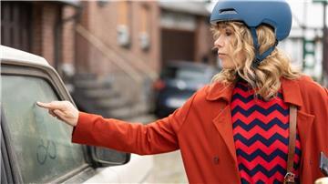 Anke Engelke spielt eine der Hauptrollen in „Perfekt verpasst“. Der Film ist ein heiter-melancholisches Kleinstadtmärchen über gescheiterte Träume