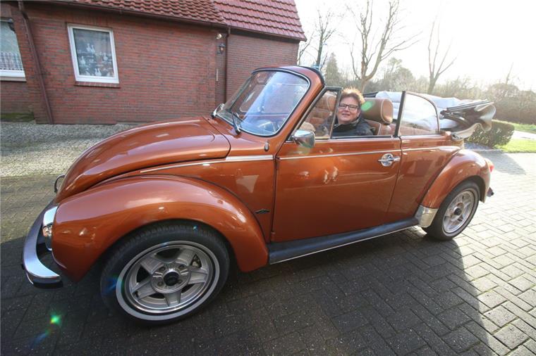 Er läuft und läuft und läuft: Mit dem VW-Käfer "Bubi" durch Nordenham Anke von Deetzen und ihr VW Käfer Cabriolet.