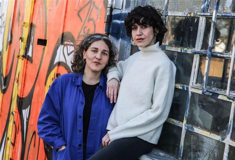 Anna Cainelli (links) und Sedaction sind DJ-Dozentinnen.