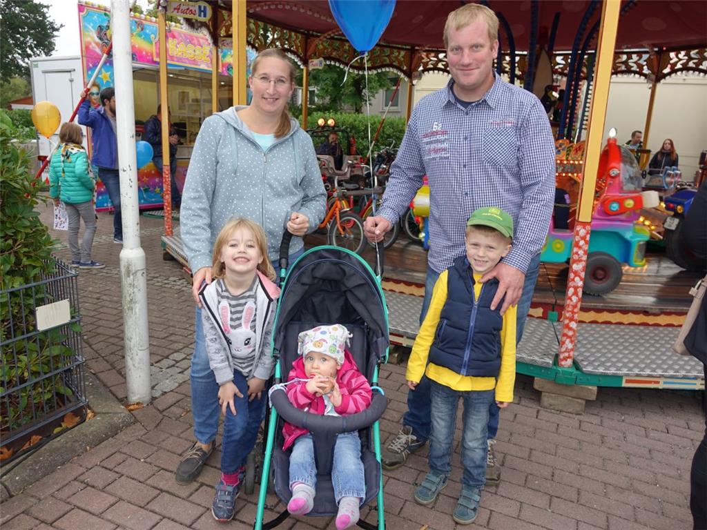 Anna und Ingo Peters aus Heerstedt kommen gerne mit ihren Kindern Melina, Marla ...