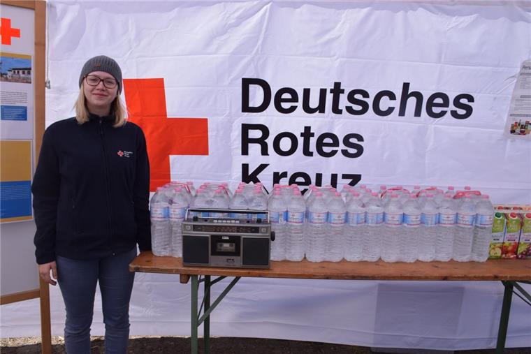 Sturmflut-Experte in der Wesermarsch: Vorräte für Katastrophenfall anlegen Anna von Häfen vom Roten Kreuz verriet den Besuchern, wie man sich für den Katastrophenfall bevorraten sollte.