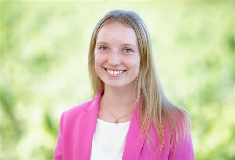 Anna Zenz (Anbaugebiet Mosel) möchte Deutsche Weinkönigin werden.
