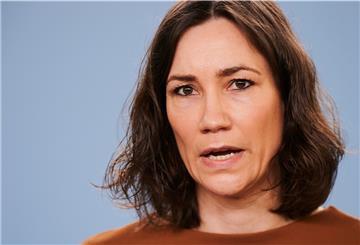 Anne Spiegel bei einer Rede.