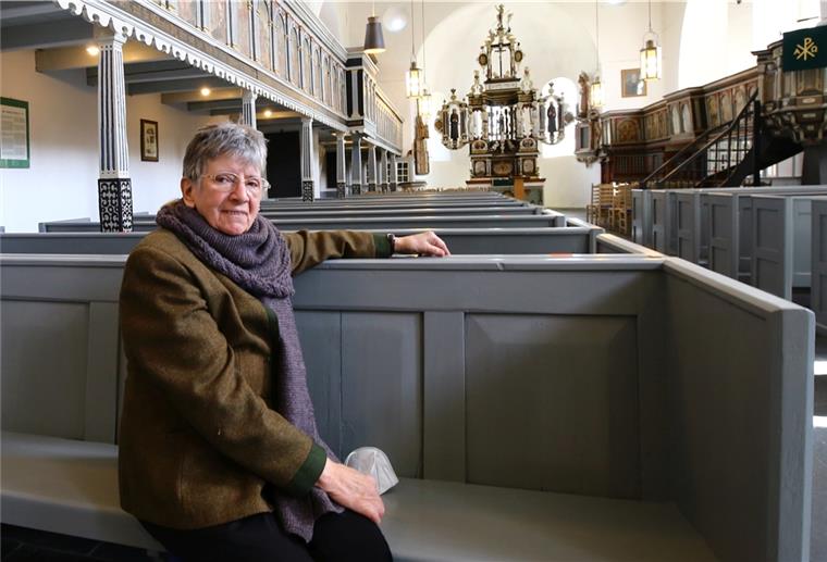 Langwarder Kirche: Die Spuren der Jahrhunderte Annegret Martens gibt Einblick in die Langwarder Kirche.