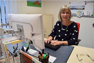 Annegret Warnecke, Sozialpädagogin und Supervisionstherapeutin, kümmert sich bei der Telefonseelsorge Elbe-Weser mit ihrem Team um den Online-Chat.
