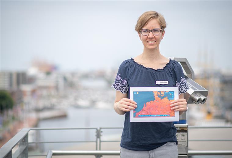 Bremerhaven bleibt ganz cool Annika Brieber zeigt Deutschland die „Rote Karte“: Die Meteorologin am Klimahaus Bremerhaven erklärt, weshalb ausgerechnet die Seestadt von der großen Glut weitgehend verschont bleibt.