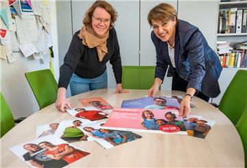 Annika Jaeger und Dorothee Starke vom Kulturamt wollen mit der Kampagne „Kultur tut gut“ die Menschen ermutigen, wieder Konzerte, Ausstellungen oder Aufführungen zu besuchen.