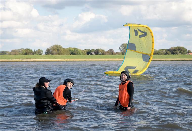 Wind bringt Segel und Adrenalin in Schwung Kiten Wremen