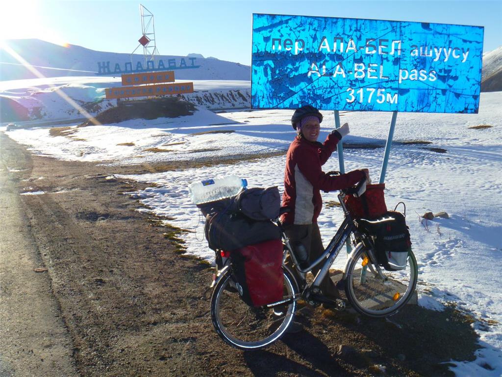 Annika Wachter Weltumradlerin aus Beers in Kirgisien, Ala Bel Pass .