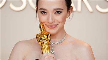„Anora“-Darstellerin Mikey Madison setzte sich bei den Oscars dieses Jahr in der Kategorie „Beste Hauptdarstellerin“ gegen Cynthia Erivo („Wicked“), Karla Sofía Gascón („Emilia Pérez“), Fernanda Torres („Für immer hier“) sowie Demi Moore („The Substance“) durch.
