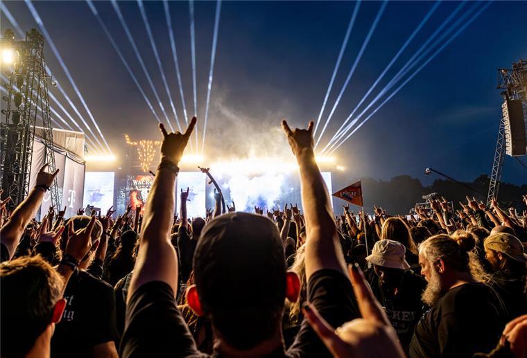 An der Stadthalle wird´s eng: Open-Air-Konzerte lassen Parkplätze rar werden Open Air Konzert