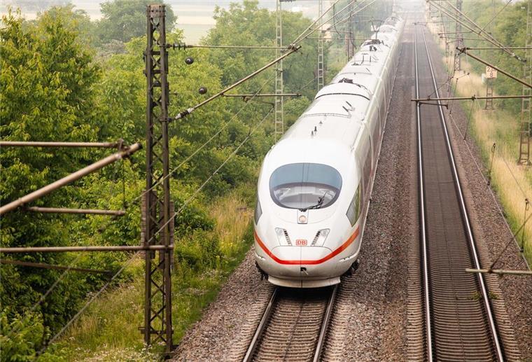 Politisch motivierter Anschlag auf die Deutsche Bahn? Anschlag auf die Deutsche Bahn? Zwischen Hamburg und Berlin fallen viele ICE-Verbindungen aus.