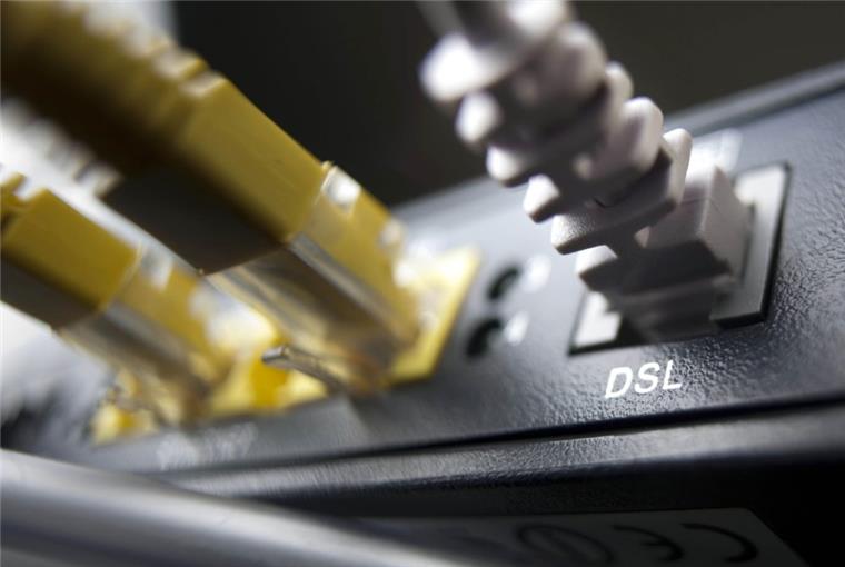 Bundesregierung verspricht Recht auf schnelles Internet Anschlüsse an einem DSL-Router