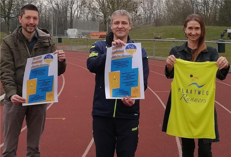 Benefizlauf soll der Ukraine helfen Ansgar Engling und Tammo Seltmann (Mitte) vom Sportverein Nordenham sowie Tanja Lischewski von der Plaatweg Runners hoffen, dass viele Menschen am Benefizlauf für die Ukraine teilnehmen.