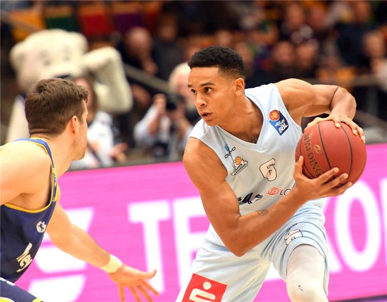Anthony Canty (rechts) hielt die Eisbären mit zwei wichtigen Dreiern im letzten Viertel im Spiel. Doch am Ende gab es eine ganz bittere Auswärtsniederlage in Braunschweig. 
