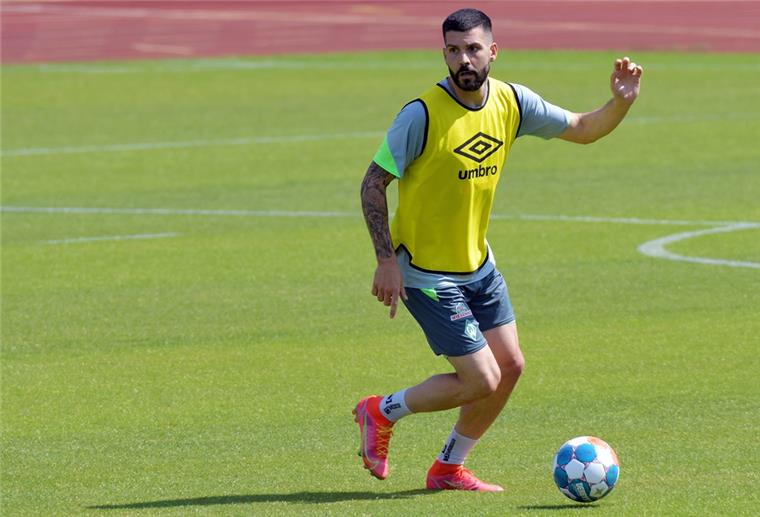 Das passt! Die neuen Spieler tun Werder gut Anthony Jung beim Training von Werder Bremen, Fußball