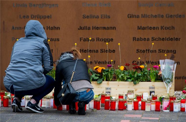 Anwälte von Germanwings-Hinterbliebenen wollen weitere Ermittlungen Anwälte von Hinterbliebenen der Germanwings-Opfer haben neue Beweisanträge an die ermittelnde Staatsanwaltschaft in Düsseldorf gestellt.