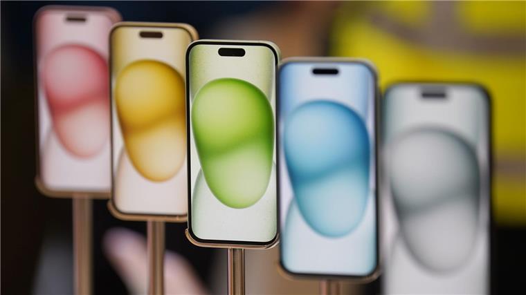 Apple 2023 erstmals Nummer eins im Smartphone-Markt Apple hatte mit dem iPhone 2007 den Kurs für das moderne Smartphone vorgegeben. Im September vergangenen Jahres wurde das Apple iPhone 15 vorgestellt.