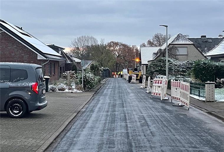 Bauarbeiter beschädigen Gasleitung: Explosionsgeschützte Schaufeln im Einsatz Bauarbeiter beschädigen Gasleitung: Explosionsgeschützte Schaufeln im Einsatz