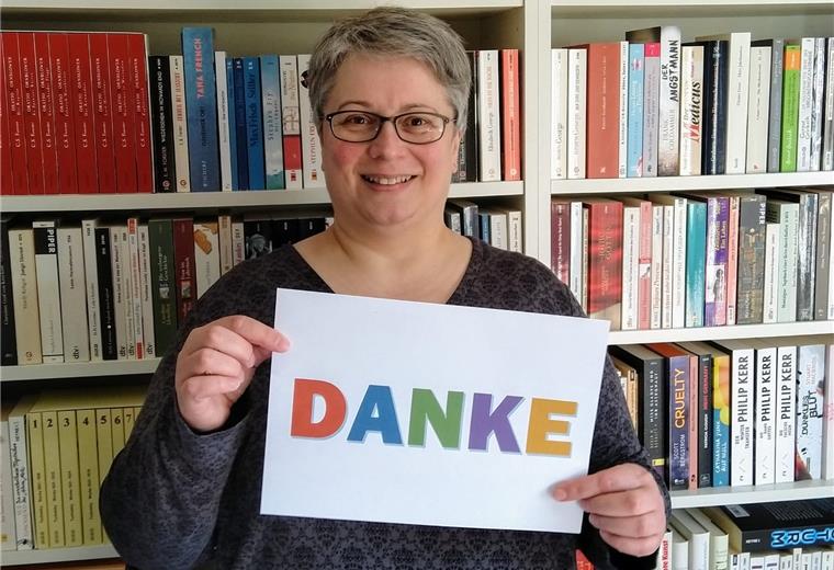 Unternehmen bereiten sich vor: Weg in den Alltag mit Corona Arbeitsalltag mit dem Coronavirus: Silke Gutowski, von der Buchhandlung Memminger in Geestemünde, bereitet sich mit dem Team auf die erforderlichen Maßnahmen vor.