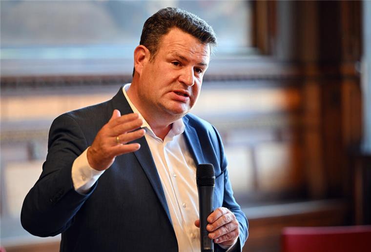 „Das ist auch richtig so“ - Arbeitsminister Heil will Bürgergeld 2025 nicht erhöhen Arbeitsminister Hubertus Heil (SPD) sagte, dass das Bürgergeld 2025 nicht erhöht werden soll.