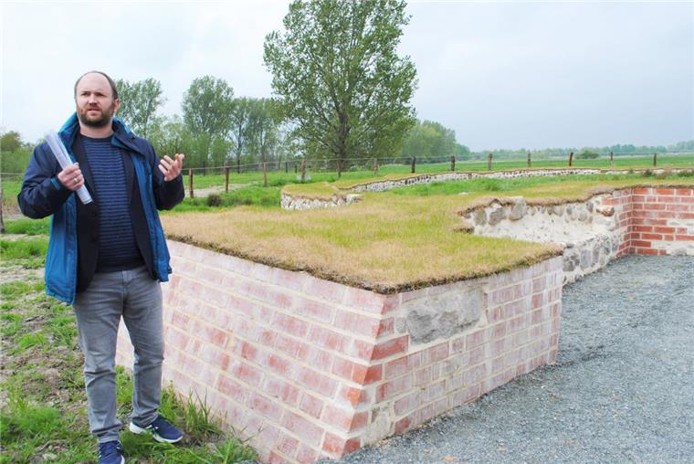 Sanierte Burgruine in Stotel ist offen für Besucher Archäologierat Dr. Andreas Hüser ist für die archäologische Denkmalpflege im Landkreis Cuxhaven zuständig.