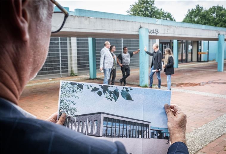 Klotzen statt kleckern für die neue Mensa an der Karl-Marx-Schule Architekt Andreas Müller zeigt ein Foto der neuen Mensa.