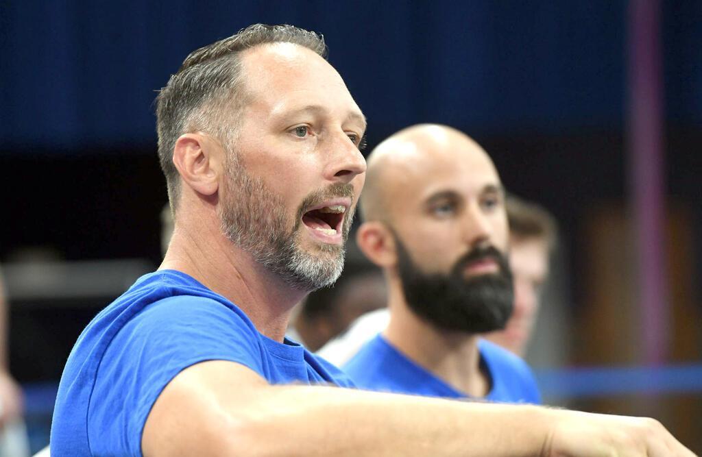 Eisbären-Cheftrainer Steven Esterkamp (links) und Co-Trainer Davide Bottinelli