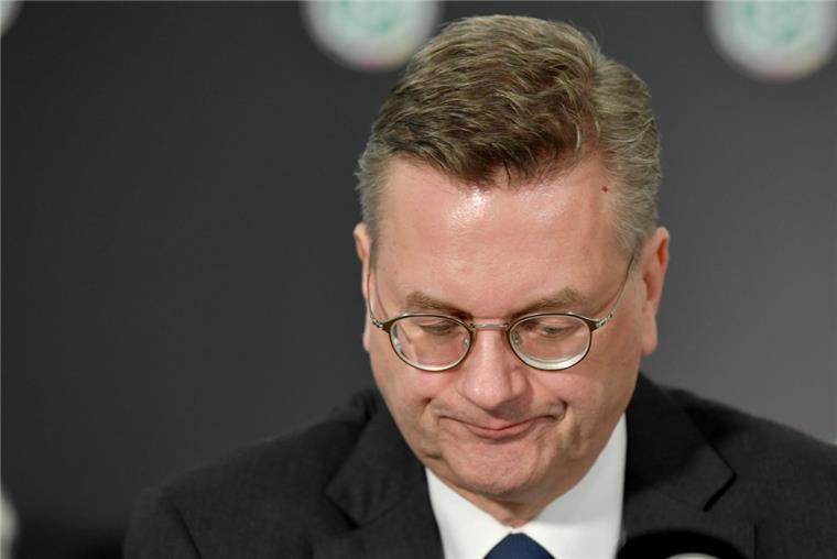 Ex-DFB-Präsident Grindel tritt von internationalen Ämtern zurück Reinhard Grindel ist von seinen internationalen Ämtern bei den Verbänden UEFA und FIFA zurückgetreten.