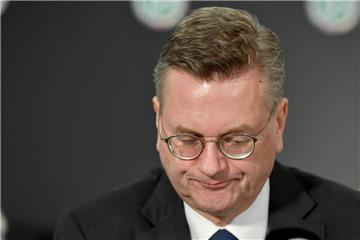 Reinhard Grindel ist von seinen internationalen Ämtern bei den Verbänden UEFA und FIFA zurückgetreten.