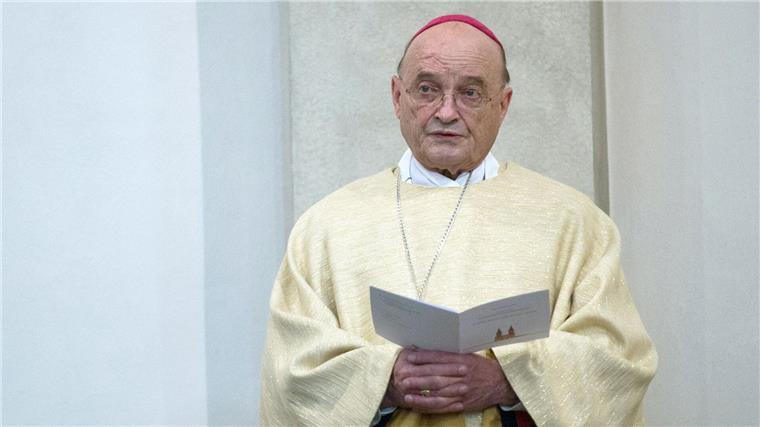 Gesicht der katholischen Kirche: Hans-Jochen Jaschke ist tot ARCHIV - Weihbischof Hans-Jochen Jaschke steht im St. Marien-Dom in Hamburg.