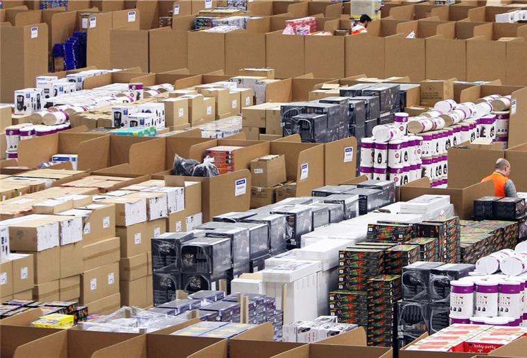 Onlineshops: So verraten Händler den wahren Warenbestand ARCHIV - Zum Themendienst-Bericht vom 22. Juli 2020: Volles Lager: Dass ein Händler im Onlineshop Angaben wie «nur noch 2 verfügbar» macht, kann reine Strategie sein. Foto: Karl-Josef Hildenbrand/dpa-tmn - Honorarfrei nur für Bezieher des dpa-Themendienstes +++ dpa-Themendienst +++
