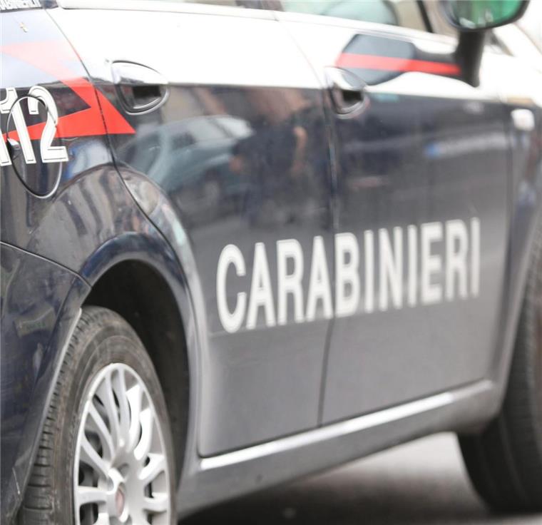 Archivbild eines italienischen Polizeifahrzeugs in Secondigliano (Neapel). 