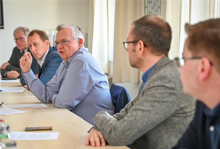 Bremerhaven: Die Magistratsreform ist gescheitert Archivfoto: Bei der Pressekonferenz zur Magistrats-Reform waren die Vertreter der Bremerhavener Regierungskoalition und Vertreter der Grünen noch guter Dinge.