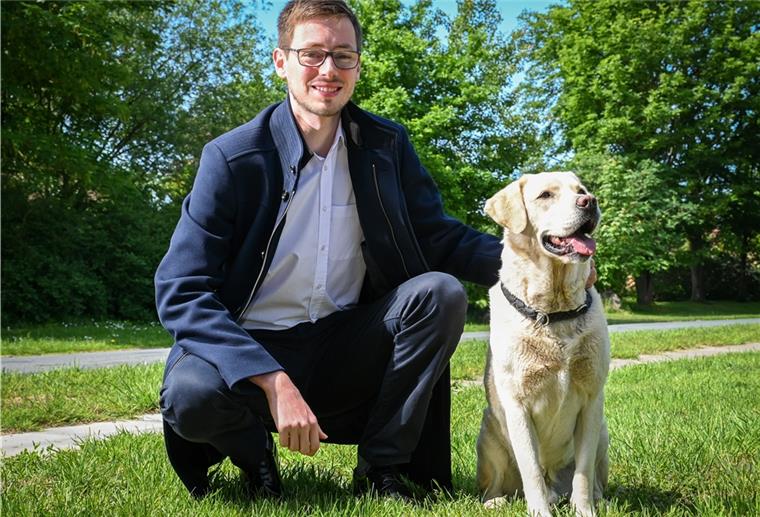 Arbeiten für das Auswärtige Amt: Zwei Nordlicher erzählen Arend Müller arbeitet beim Auswärtigen Amt in Berlin. Wenn er auf Heimatbesuch in Laven bei Bremerhaven ist, gehört Hund Olaf viel Aufmerksamkeit.