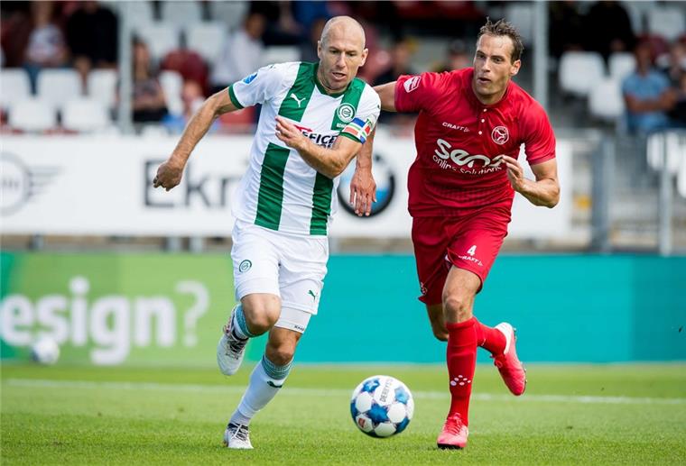 Robben-Mania in Groningen Arjen Robbens (links) Rückkehr löst in Groningen eine riesige Euphorie aus. „Die Robben-Mania kennt keine Grenzen“, schrieb das Fachblatt „Voetball International“.