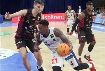 Armani Moore (rechts) hofft auf die Wende mit den Eisbären.
