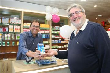 Arne Fischbach (links) hat von Dr. Heinz Rankenburg die Orchideen-Apotheke übernommen.