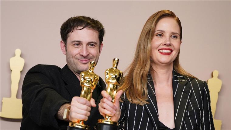 Hüller verpasst Oscar - „Oppenheimer“ großer Sieger Arthur Harari und Justine Triet wurden für das beste Originaldrehbuch ausgezeichnet.