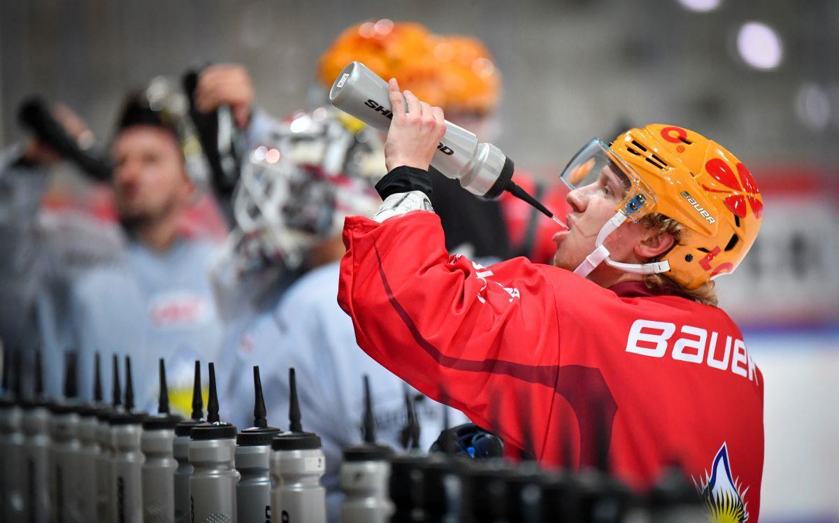 Dieser Flügelspieler stellt sich bei den Fischtown Pinguins vor Artjom Alexandrov stellt sich als Trainingsgast bei den Fischtown Pinguins vor.