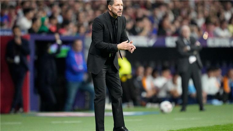 XXL-Unterbrechung in Madrid - Fan-Wut gegen Courtois Atléticos Trainer Diego Simeone stichelt gegen seinen ehemaligen Torwart.