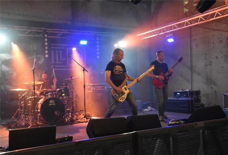 Heiße Öfen und mehr begeistern beim Motorville Festival in Wittstedt Atomic Vulture setzten mit ihrem Gig eine deutliche Duftmarke in Wittstedt.
