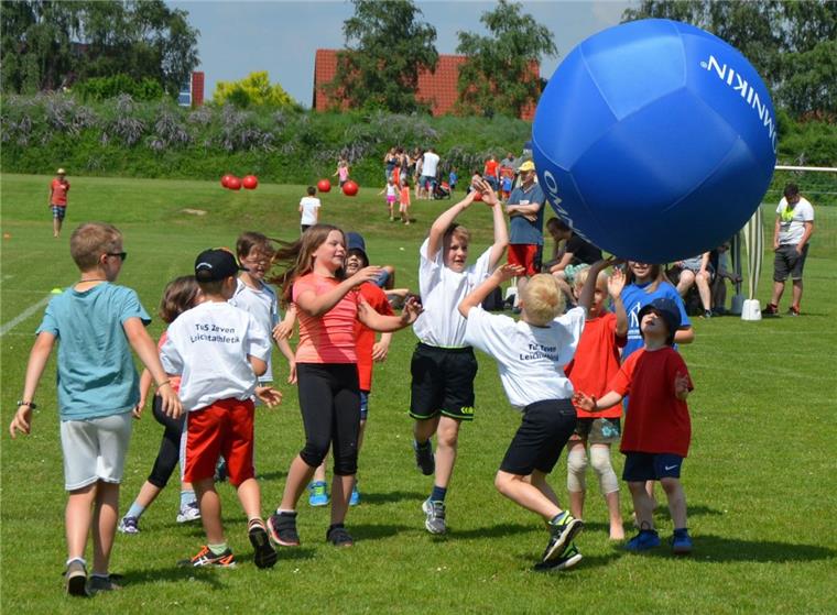 66. Kreis-Kinder-Sportfest: Jede Menge Spiel und Spaß in Zeven Auch abseits der klassischen Sportdisziplinen wird auf dem Kindersportfest – wie hier 2016 in Wilstedt – für Unterhaltung bestens gesorgt.