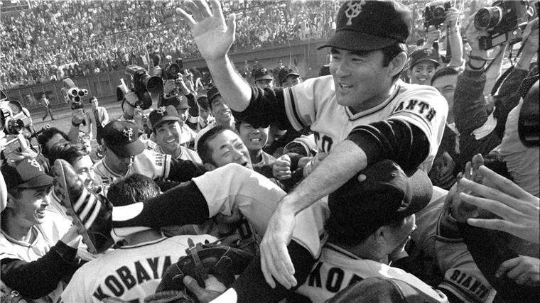Japan trauert um „Mr. Pro Baseball“ Auch als Trainer feierte Nagashima mit seinem langjährigen Team Yomiuri Giants Erfolge.